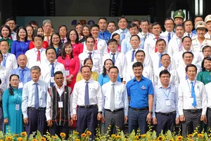 Chủ tịch nước Võ Văn Thưởng gặp gỡ các thế hệ chiến sĩ tình nguyện TP.HCM