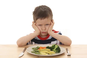 Vì sao trẻ hay ốm vặt đầu năm học mới?