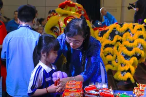 Gần 500 con em người lao động vui ‘Trung thu yêu thương’