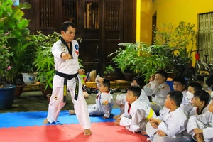 Lớp võ miễn phí rộn rã tiếng cười ngày cuối tuần