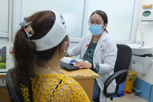 Suy thận nặng do uống cỏ mực, viên uống trắng da không rõ nguồn gốc