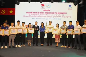 Tuyên dương 123 gương sinh viên, học viên Lào và Campuchia tiêu biểu năm 2023
