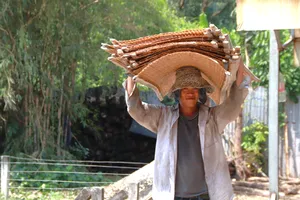 Làng nghề bánh tráng Củ Chi tất bật sản xuất phục vụ Tết 2024