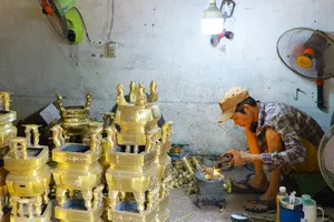 Làng nghề lư đồng An Hội 'đỏ lửa' những ngày cận Tết
