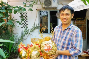 Dừa dát vàng 1 triệu đồng/cặp vẫn làm không kịp bán