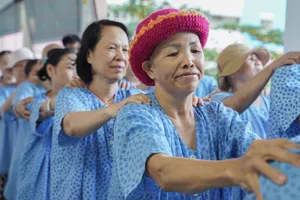 Lớp yoga đặc biệt của những người đặc biệt