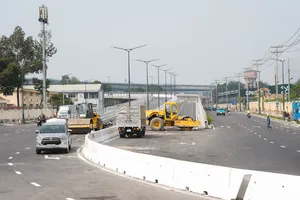 Diện mạo đường Trần Quốc Hoàn nối sân bay Tân Sơn Nhất trước ngày thông xe 