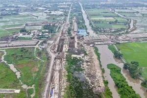 Kiến nghị có ba 'luồng xanh' để vận chuyển cát về Vành đai 3 TP.HCM