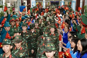 Hơn 2.000 đại biểu dự kỷ niệm 80 năm ngày truyền thống Lực lượng vũ trang Quân khu 7