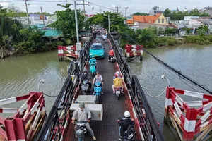 2 cây cầu sắt ở cửa ngõ TP.HCM xuống cấp sau hơn 50 năm sử dụng, sắp được thay thế