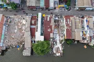 Người dân ven kênh Đôi khẩn trương tháo dỡ nhà, sẵn sàng cho dự án nghìn tỷ