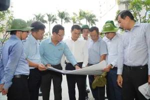 Phó chủ tịch UBND TP.HCM Bùi Xuân Cường thị sát dự án bờ Bắc Kênh Đôi
