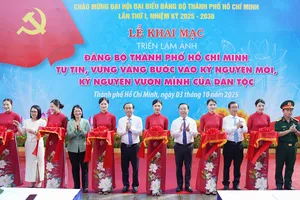Khai mạc triển lãm ảnh 'Đảng bộ TP.HCM: Tự tin, vững vàng bước vào kỷ nguyên mới'