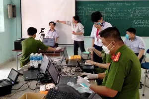 Công an mở cao điểm cấp CCCD cho học sinh