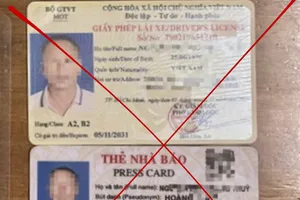 Dùng giấy phép lái xe giả mua trên mạng để đối phó với CSGT, vi phạm gì?