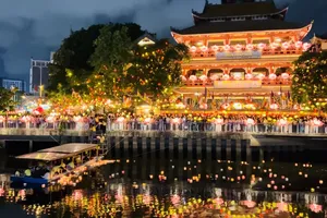 Hơn 7.000 đèn hoa đăng lung linh trên kênh Nhiêu Lộc - Thị Nghè