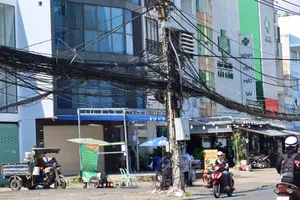 Ma trận dây điện, cáp viễn thông gây nguy hiểm cho người dân