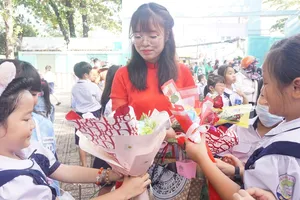 Tặng quà thầy cô giáo 20-11 như thế nào cho ý nghĩa?