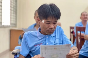 "70 tuổi tôi mới cầm được giấy khai sinh của mình" 