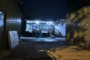 Mất ngủ vì cơ sở sản xuất nước đá trong khu dân cư gây tiếng ồn