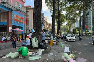 Giải pháp nào cho việc bán hàng rong trước cổng bệnh viện?