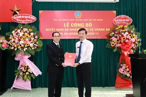 TAND TP.HCM trao quyết định bổ nhiệm Chánh án TAND quận 11 và quận 12