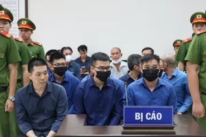 Clip dẫn giải trùm giang hồ Bình 'Kiểm' tới tòa