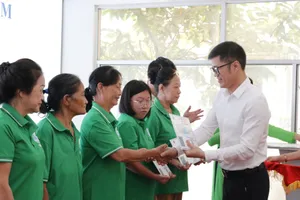 BHXH TP.HCM kêu gọi chung tay trao an sinh, mang Tết ấm đến người dân