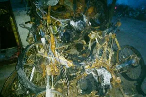 Bắt nghi can đốt tiệm bánh mì của chị gái, bốn người bị bỏng