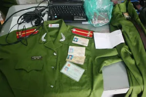 Cảnh sát “dởm” sử dụng ma túy đá trong nhà nghỉ