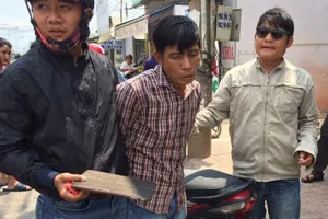 Âm thầm theo dõi, ‘hiệp sĩ' tóm gọn tên trộm ở phòng vé máy bay