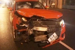 Xe Audi tông thanh niên văng xa hàng chục mét