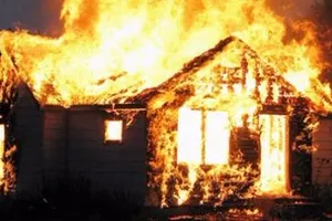 Dùng xăng đốt quán, vợ chồng ‘hờ’ bị bỏng nặng