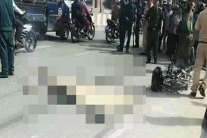 Người dân truy đuổi xe ben cán chết nữ sinh rồi bỏ chạy