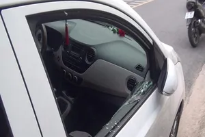 Bình Dương lại xuất hiện đập kính ô tô trộm tài sản