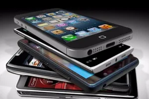 Nhân viên giao hàng lừa lấy 7 điện thoại 