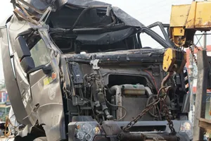 Ngủ trong nhà bị xe tải tông chết