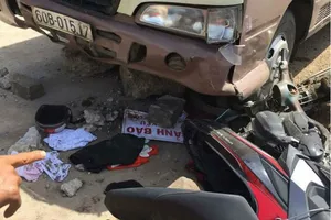 Xe khách gây tai nạn liên hoàn, 3 người thương vong