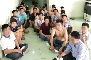 Bình Dương: Bắt 28 con bạc tại tiệc tân gia