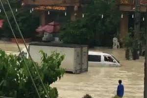 Đồng Nai: Mưa lớn ngập khủng khiếp, học sinh nghỉ học