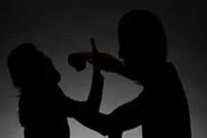 Bị tát, vợ quơ dao khiến chồng tử vong