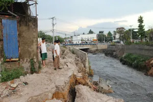 Phó chủ tịch TP Biên Hòa bị kỷ luật vì bờ kè sập đổ