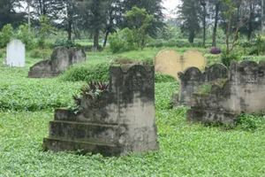 Người đàn ông tử vong sau khi đào mộ là do bệnh lý