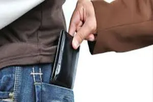 Trộm tổ chức móc túi trên xe khách giả