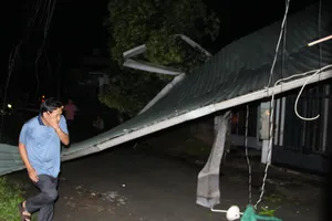 Ảnh hưởng của bão làm tốc mái 18 căn nhà ở Bình Dương