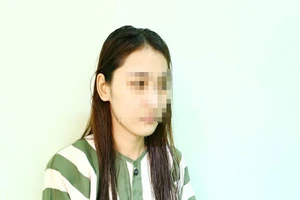 'Hot girl' bị tạm giữ vì chống người thi hành công vụ