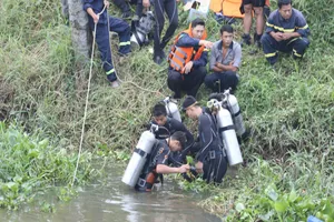 Đôi nam nữ nhảy sông Sài Gòn mất tích trong đêm
