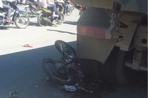 1 phụ nữ chết thảm dưới bánh xe ben ‘hổ vồ’