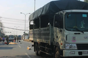 1 người đàn ông bị xe tải cán qua người tử vong