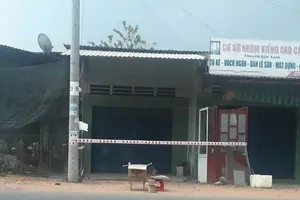 Hoảng hốt phát hiện hàng xóm chết trong tư thế treo cổ